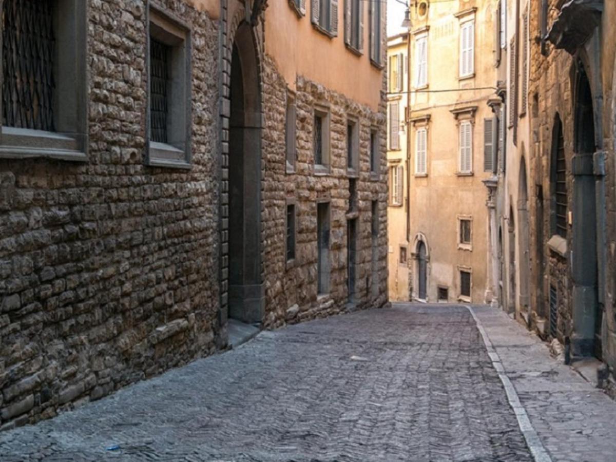 Penthouse In Citta Alta - Bergamo Apartment Bagian luar foto